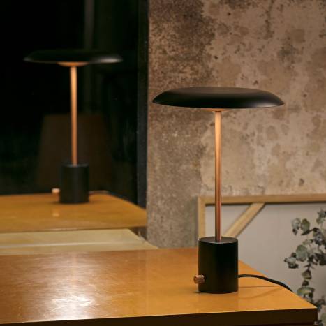 Lámpara de mesa Hoshi LED regulable negra - Faro